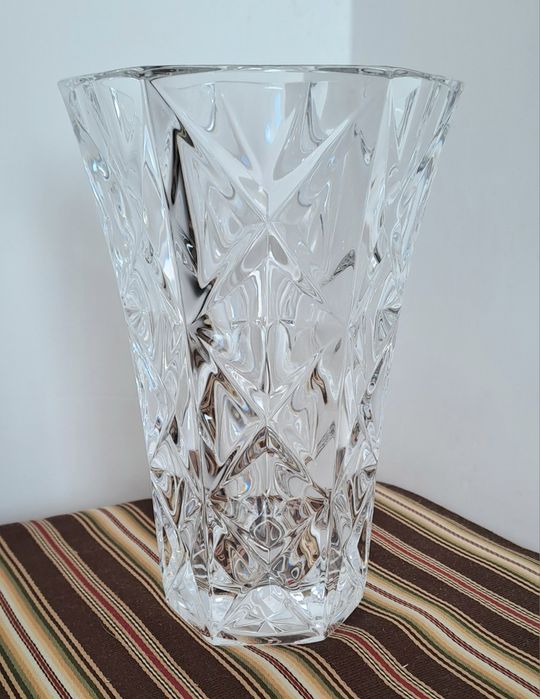 Jarra em vidro lapidado, Nova