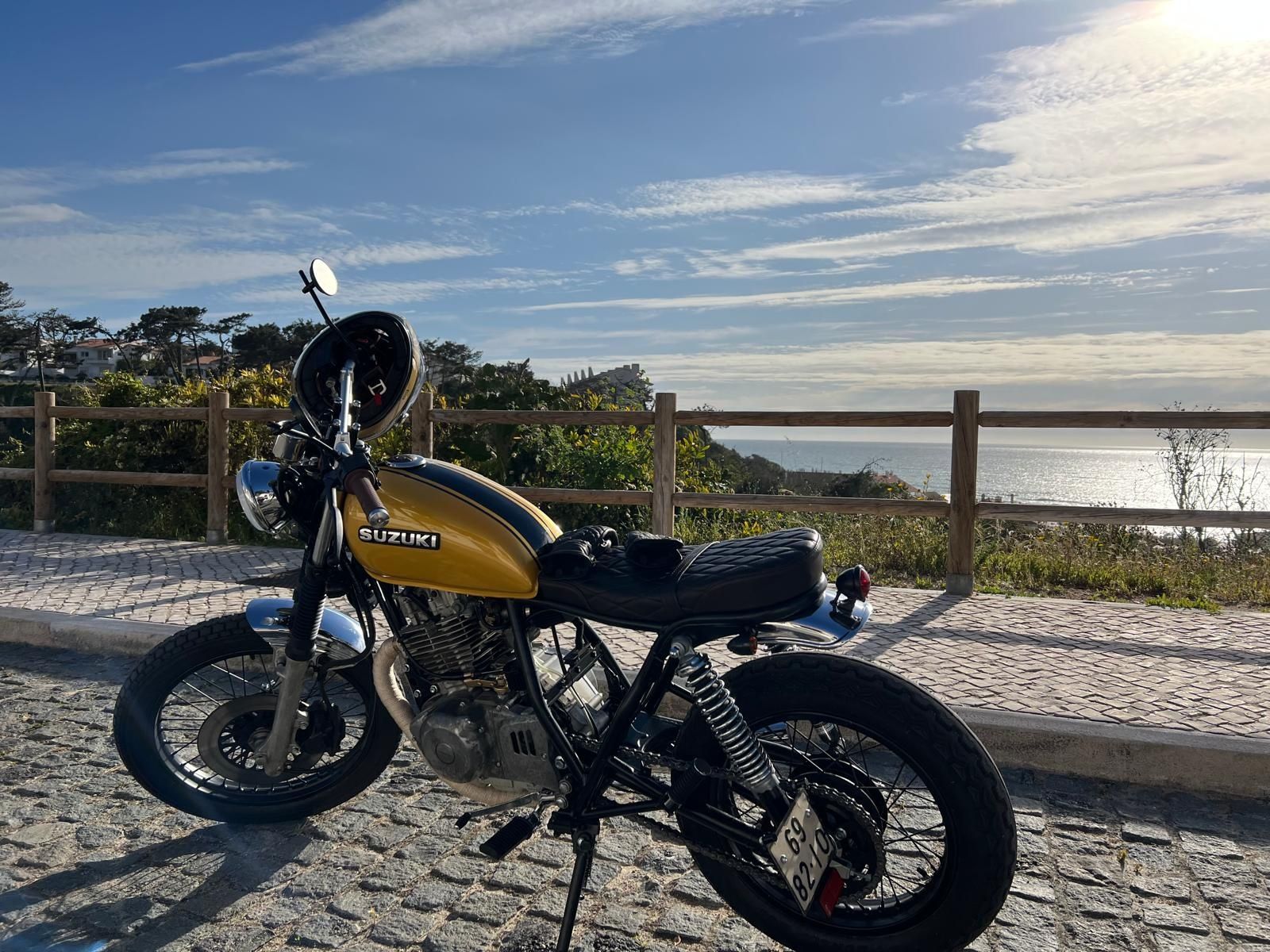 Moto Suzuki GN250