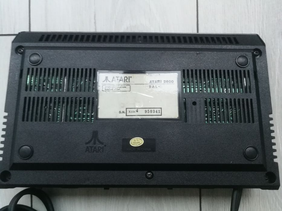 Продам оригінальну ігрову приставку Atari 2600 Junior "Rainbow"