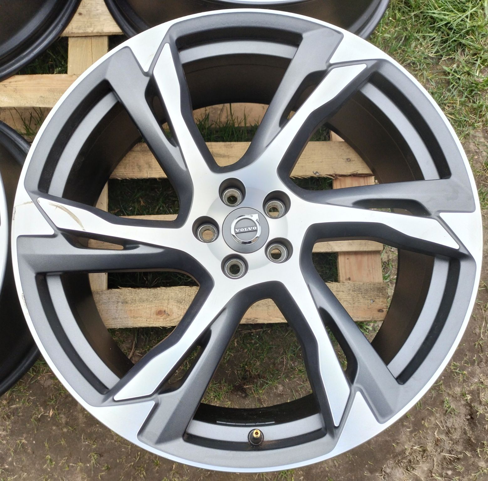 Felgi Oryginał Volvo R Design XC 60 XC90 V90 9Jx22 ET38,5 5x108