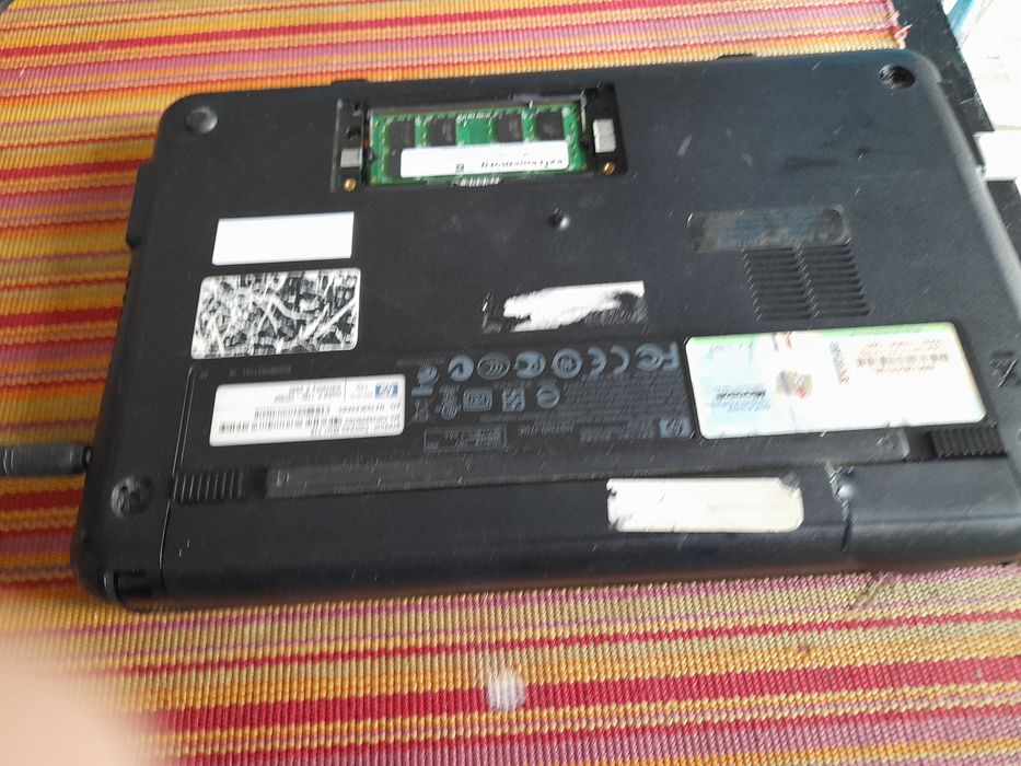 portatil compaq mini 110, equipamento com alguns anos.