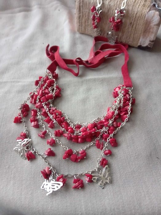 колье з натуральним камінням