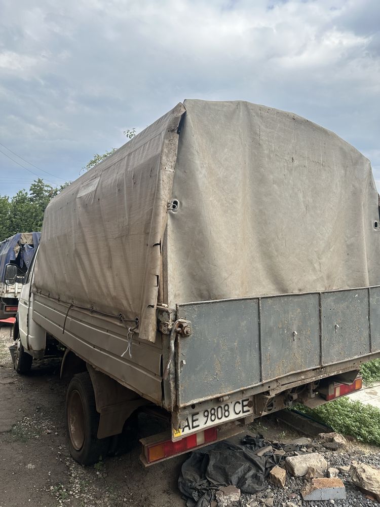 Продам газель машину