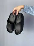 Тапки Adidas Yeezy Slyde Адідас Адидас шлепанці