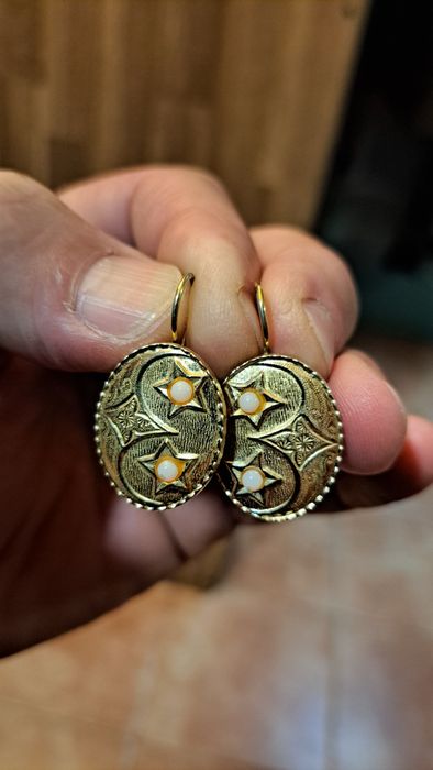 Brincos vintage em prata dourada.