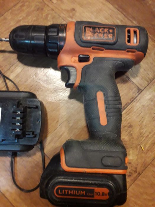 Шуруповёрт Black & Decker 12v,комплект,новые акумуляторы.