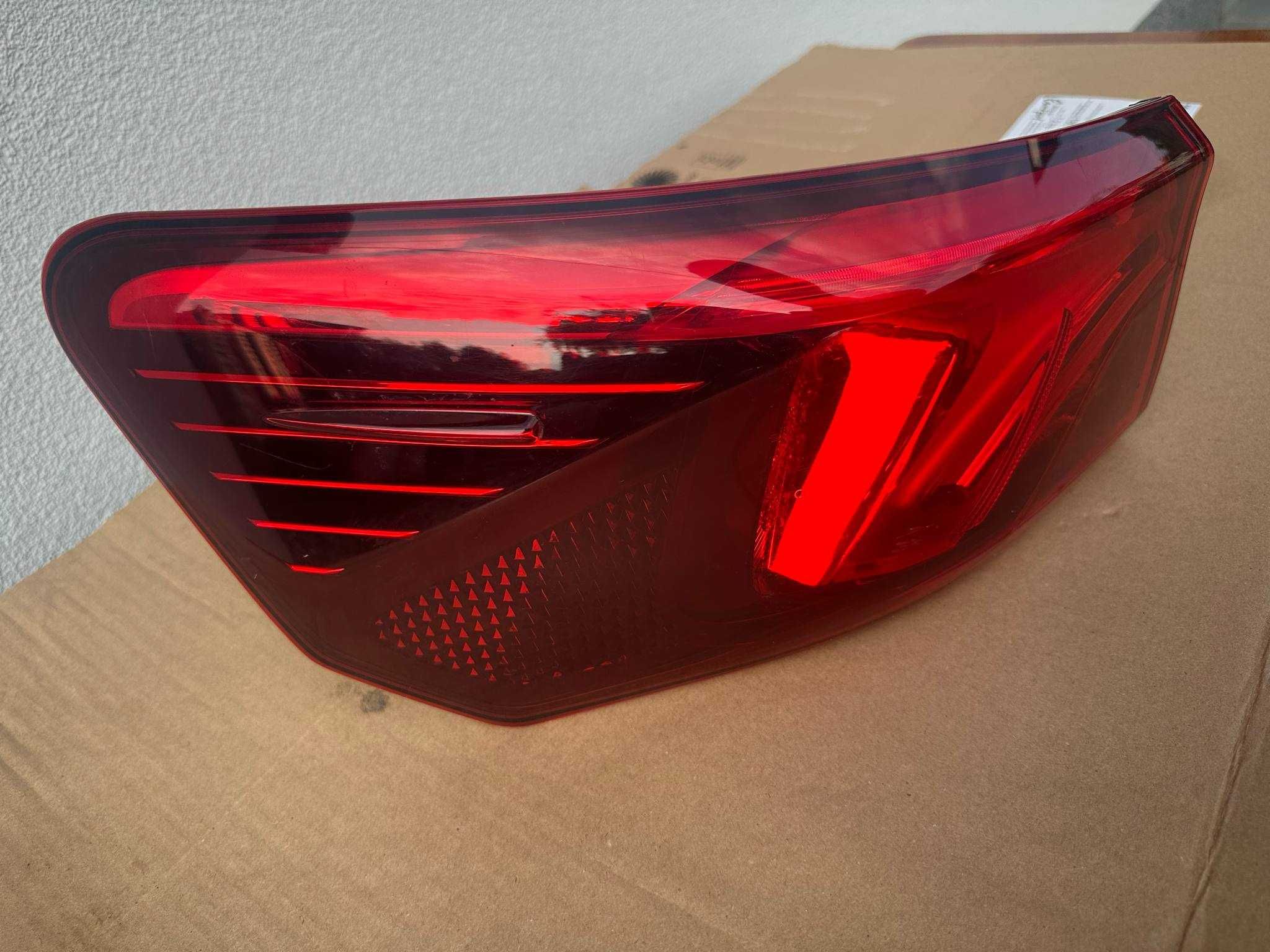 Toyota Avensis T27 T29 lift 15- Kombi Led Lewa lampa tylnia/tył