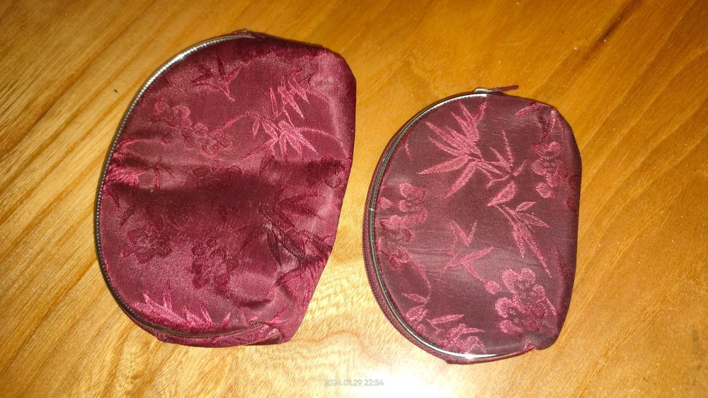 Dwie kosmetyczki stan bdb