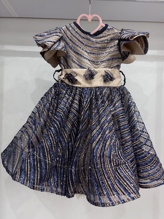 Нарядне платтячко для дівчинки