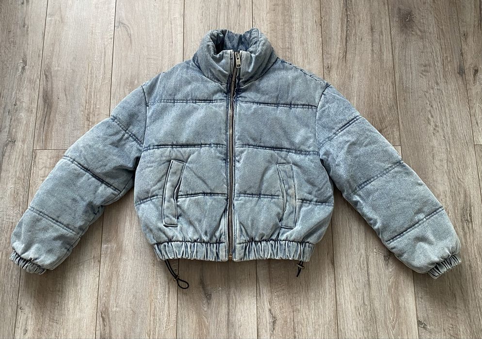 Джинсовая зимняя куртка Bershka,укороченная