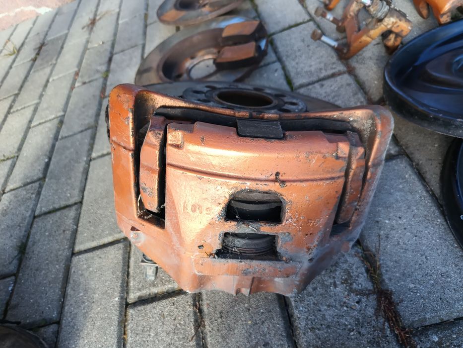 SWAP Hamulce 320 przód 288 tył Audi A4 B6 B7 zaciski tarcze jarzma