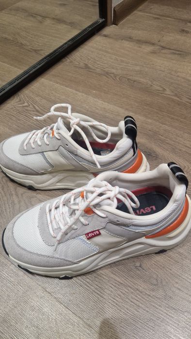 Кросівки жіночі Levi's