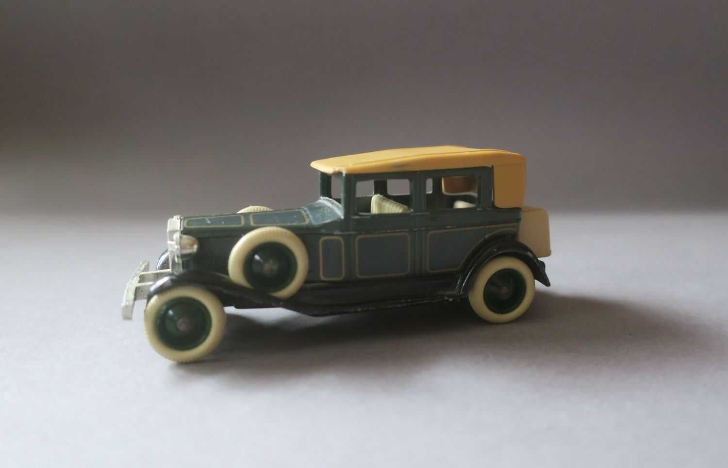 Metalowe auto Days Gone samochód 1:43 retro