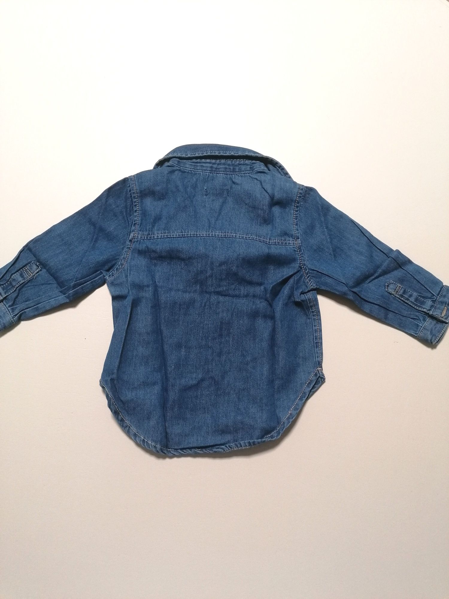 Camisa de Ganga de Bebé Menino
Tamanho 7 meses (71cm)
Kiabi
.
Caracte