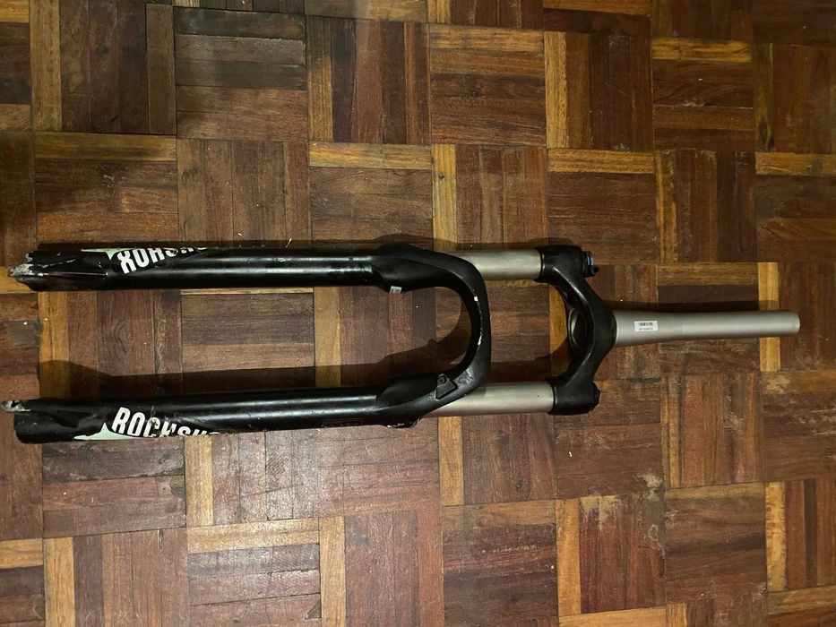 Suspensão RockShox Recon Silver TK Solo Air para roda 27.5” (650B).