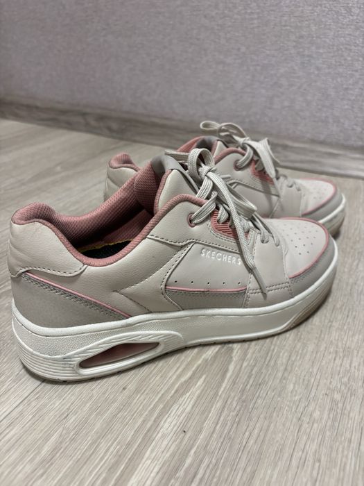 Кросівки жіночі Skechers