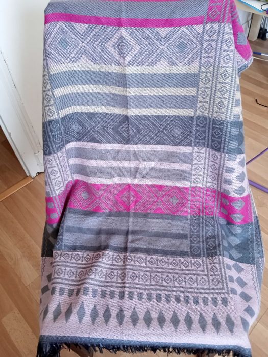 Écharpe c/ losangos em tons rosa/cinzento