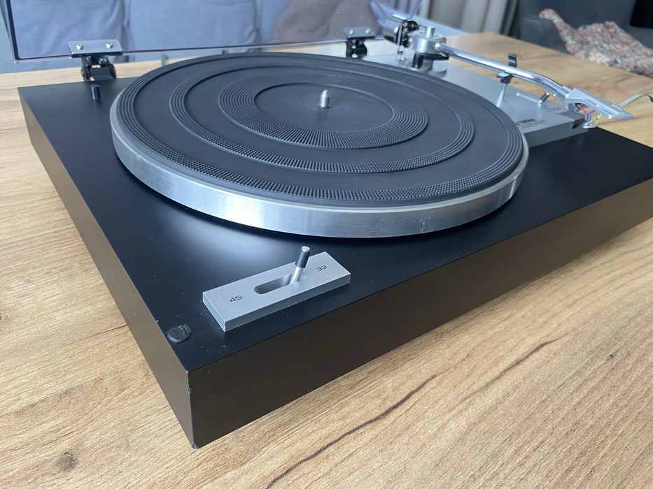 Gramofon Yamaha YP-211
