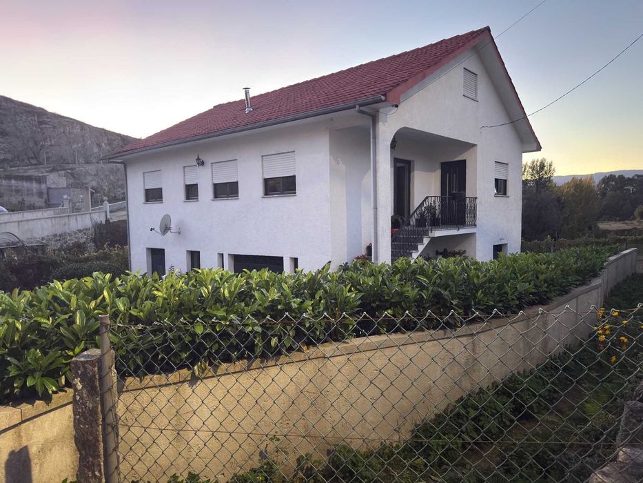 Casa T3 para Arrendamento em Lavradas – Ponte da Barca