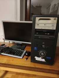 Komputer core 2duo w 7400 4gb ram Radeon 4830/512mb