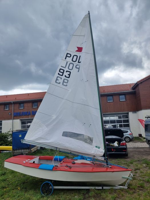 Ok dinghy pol 93 w regatowym trymie sail boat łódź żaglowa