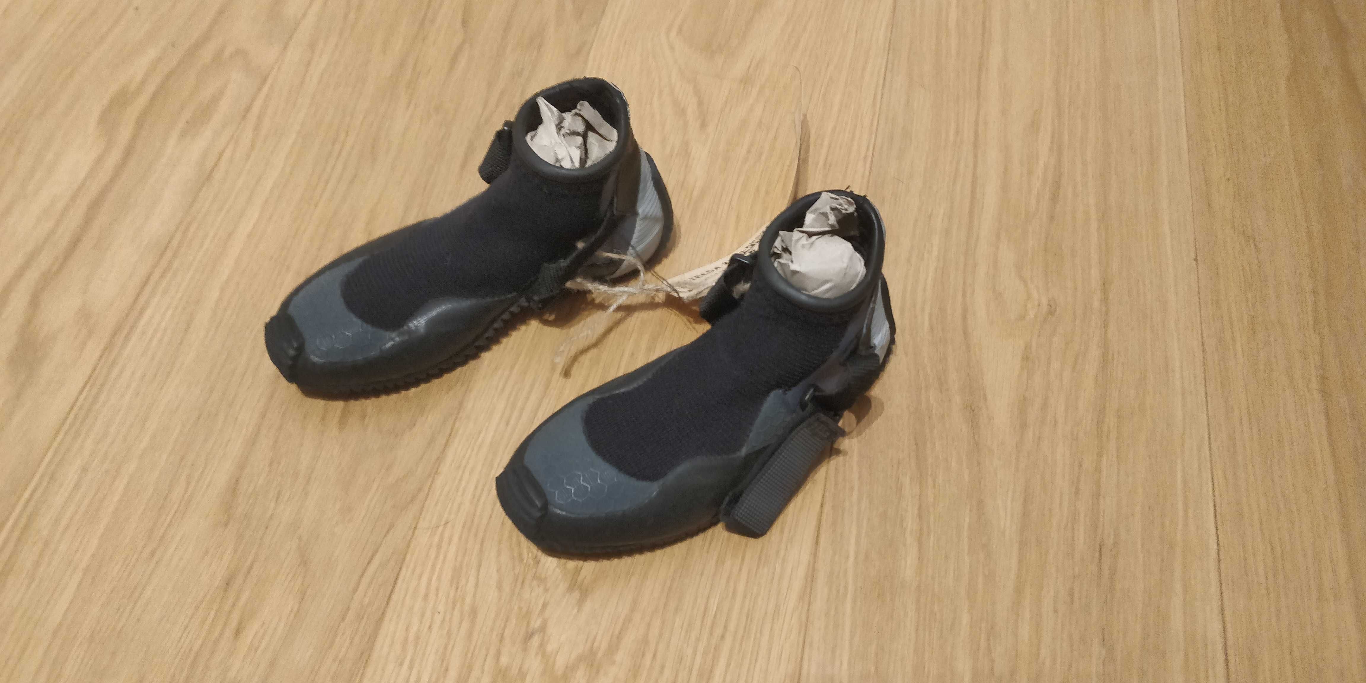 Krótkie buty neoprenowe do sportów wodnych r.35