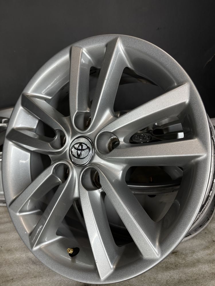 Диски R16 5x114.3 Et45 6.5J. Toyota Camry Corolla Avensis Prius Auris
