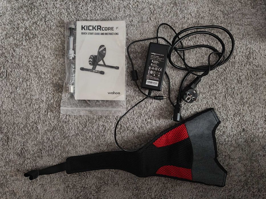 Trenażer rowerowy Smart Wahoo kickr core z kasetą 11 rzędową