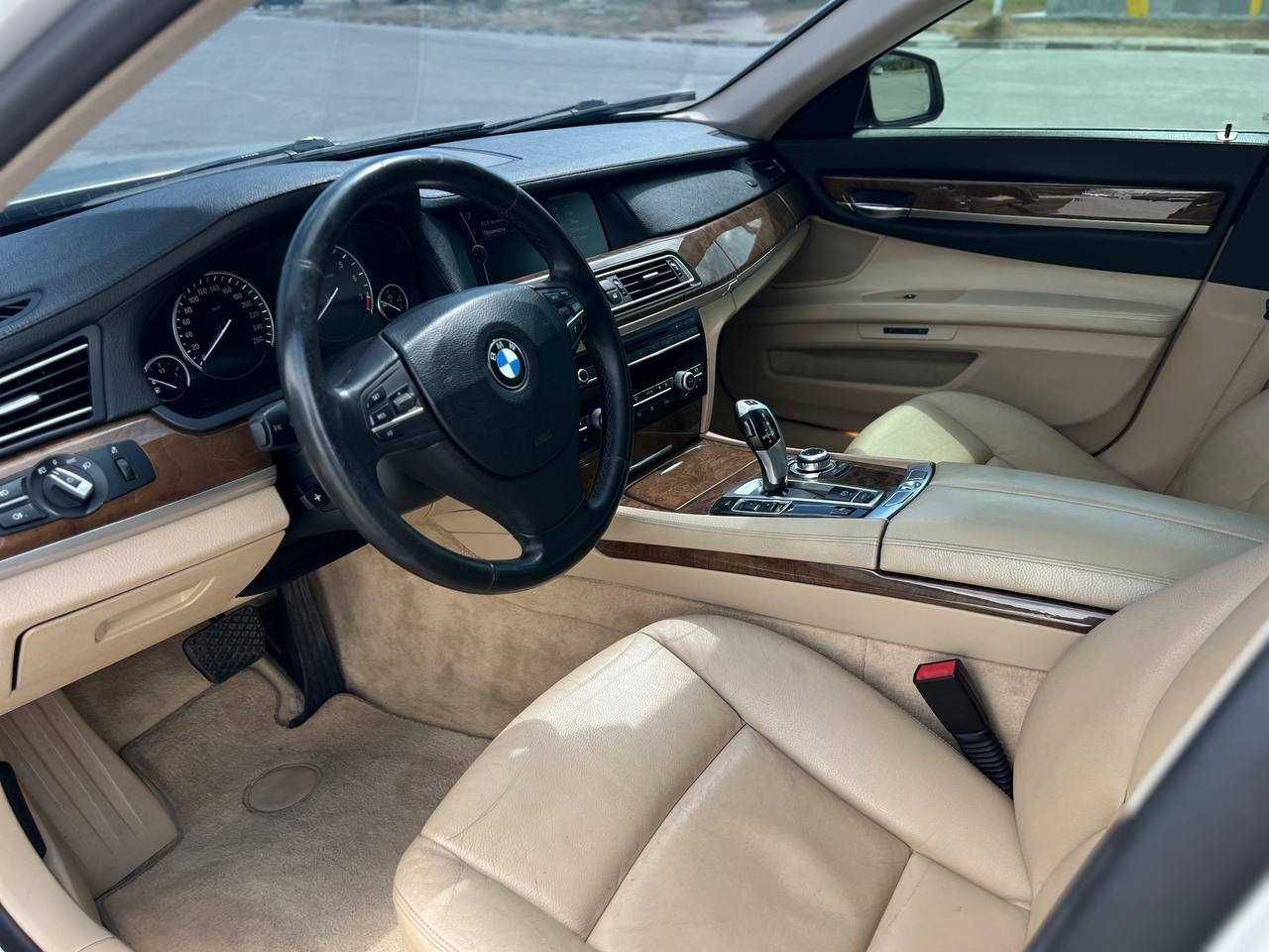 BMW 740i обслужена