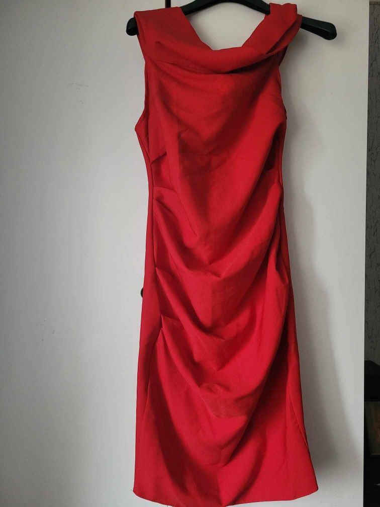 Nowa z metką czerwona marszczona sukienka M