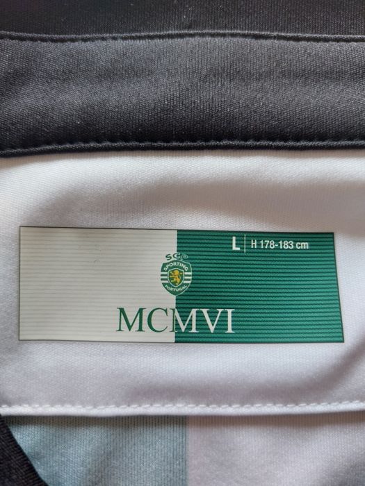 Camisola Sporting assinada pelos jogadores campeões 2020/ 2021