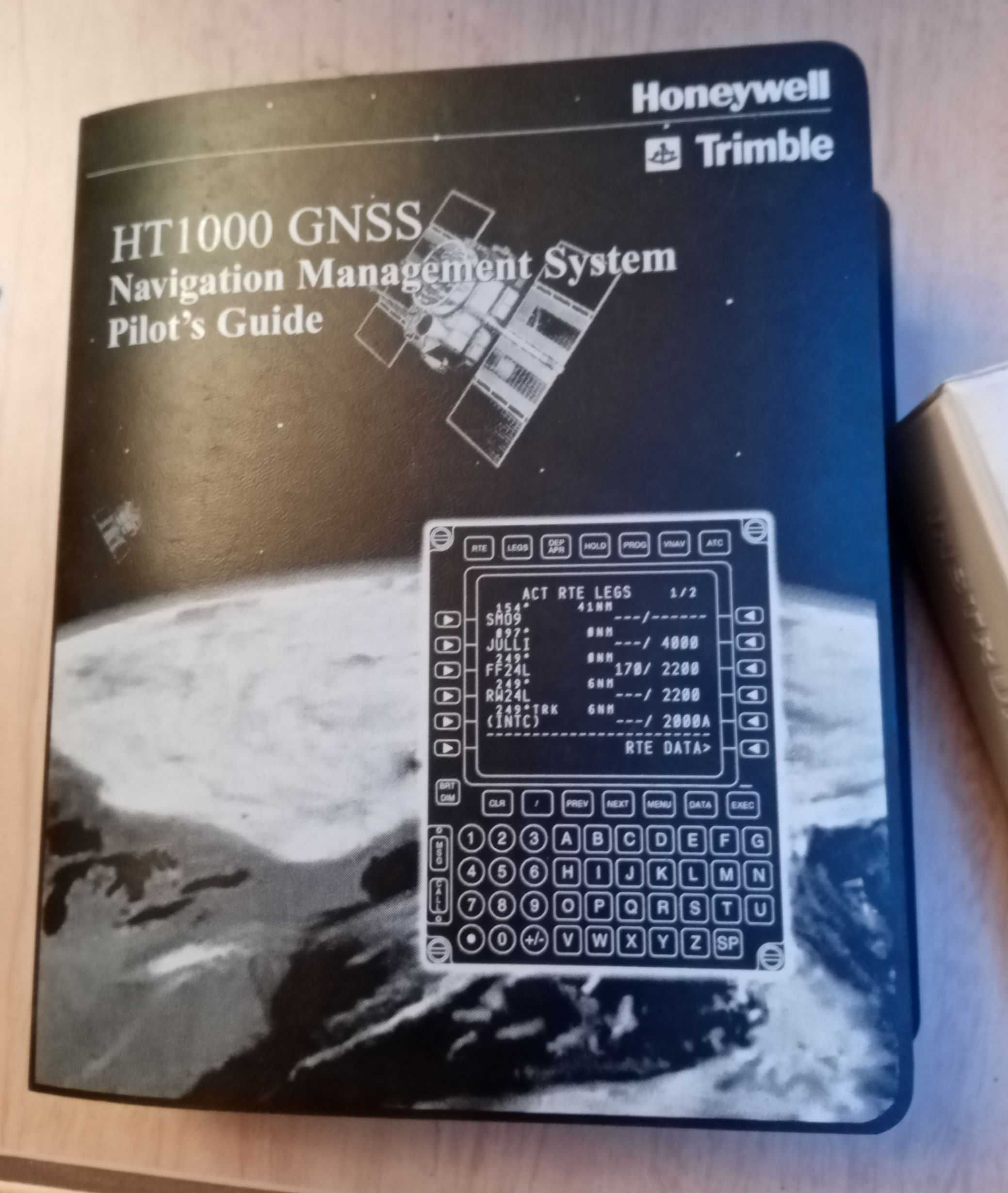 HT1000 GNSS - Navigation Management System Pilot's Guide - podręcznik