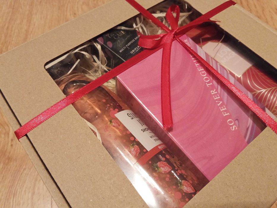 Zestaw box prezentowy kosmetyczny Oriflame dla kobiety