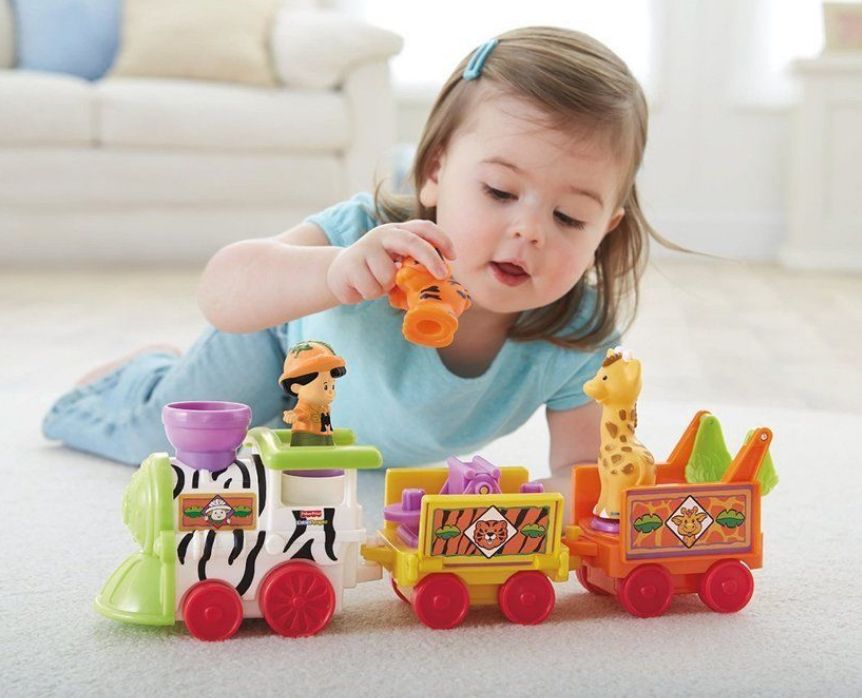 Паровозик из игрушки Fisher-Price "Little People Musical Zoo Train"