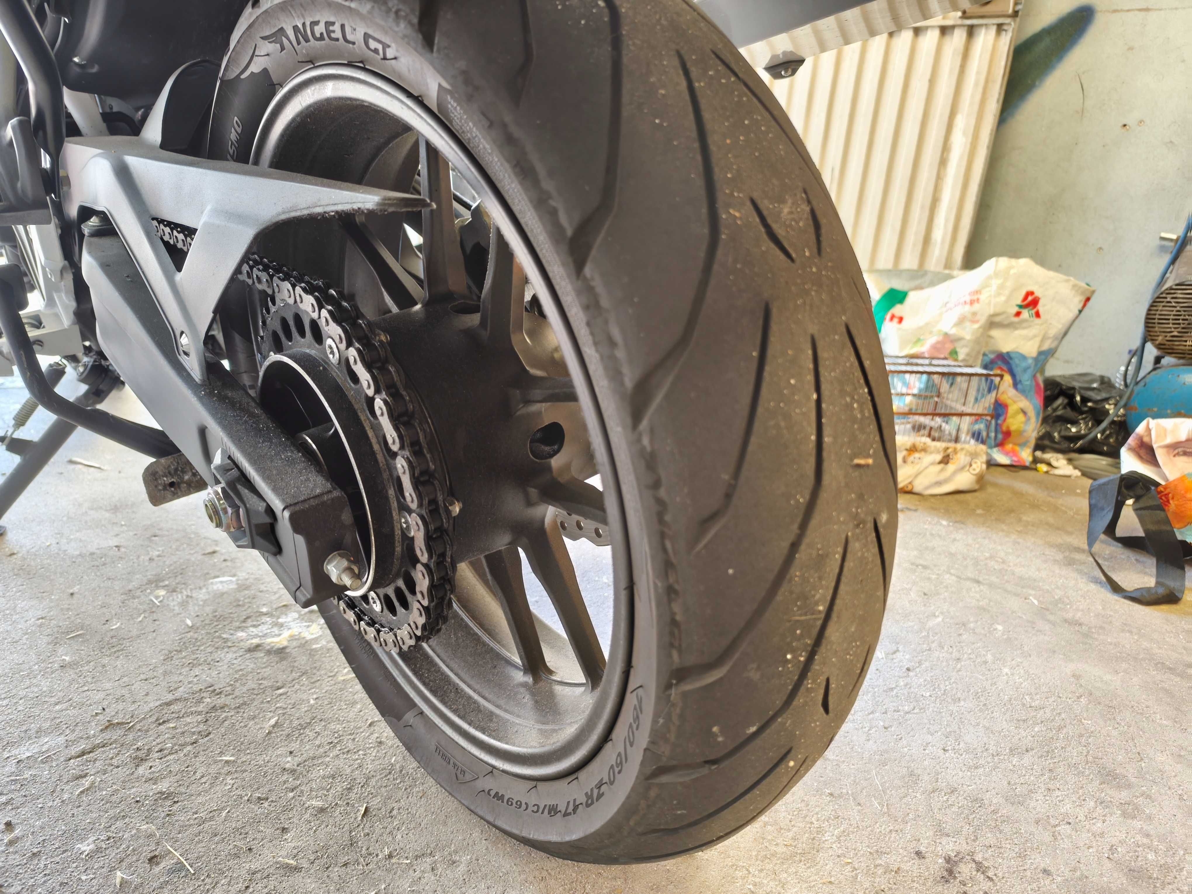Voge 500 DS com extras