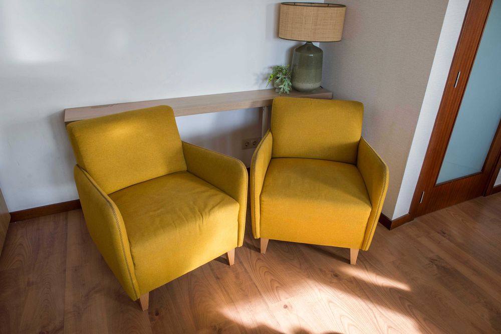 Conjunto com 2 Poltronas Modernas – Amarelo Mostarda