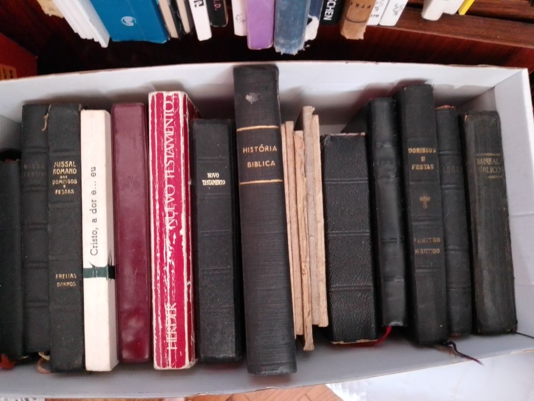 Livros Religiosos de outrora antigos dificeis encontrar eoutro Desde3E
