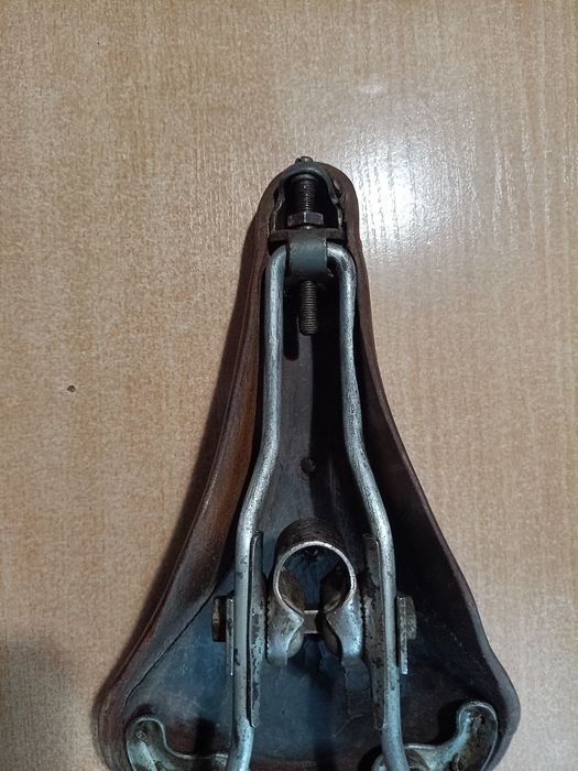 Продам сидушку на велосипед кожаная