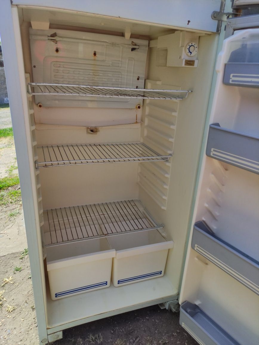 Робочий холодильник 2-х камерний