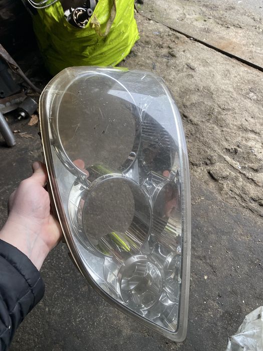 Стекло фары седан