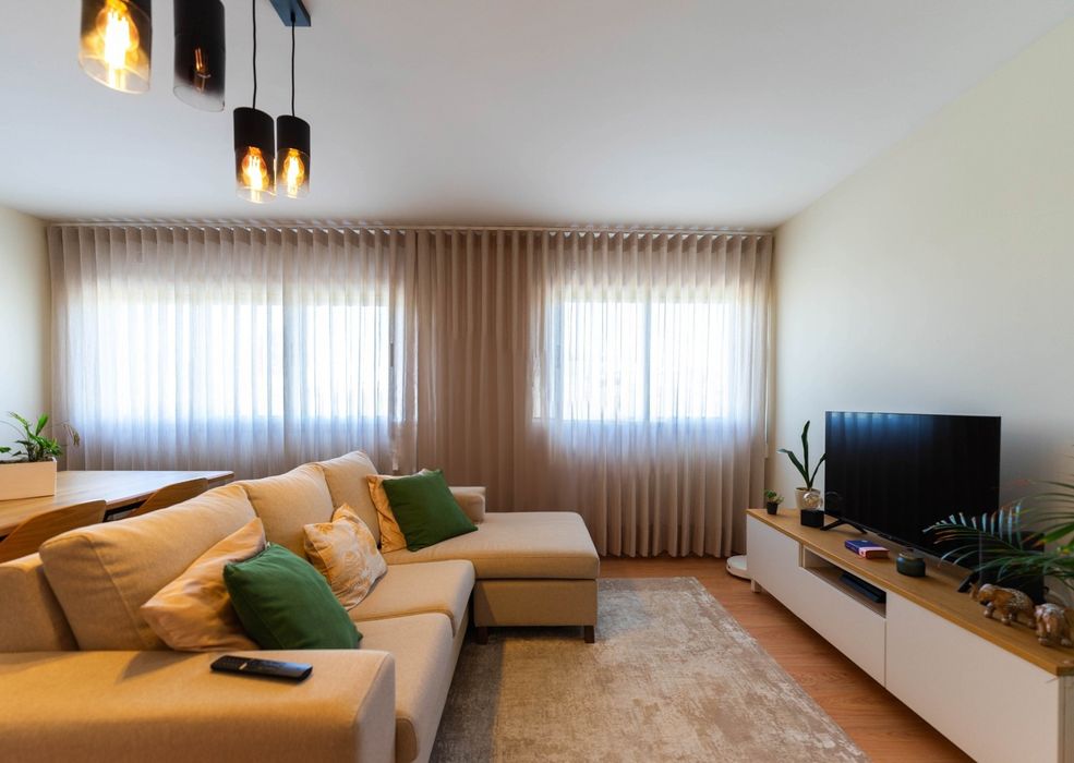 Sofá com chaise longue novo