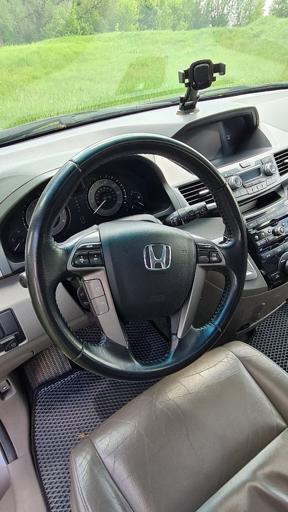 Продам Honda Odyssey 2011