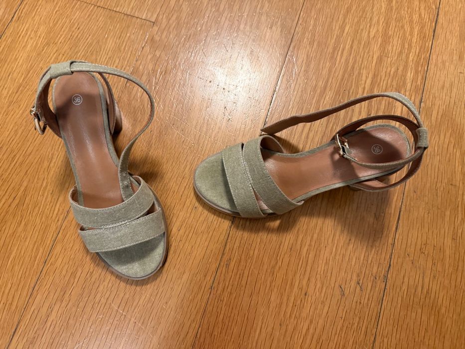 Sandália de salto confortáveis beje