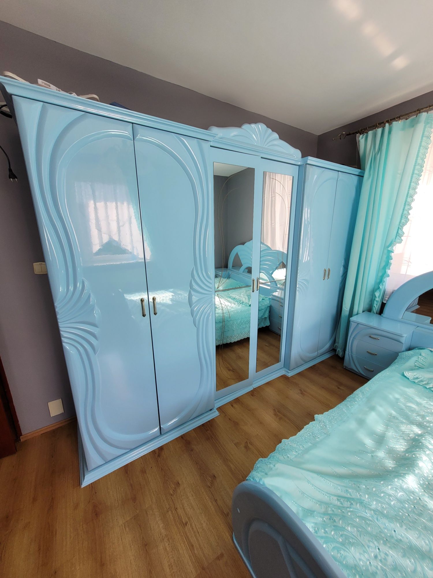 Sypialnia łóżko szafa komoda niebieska