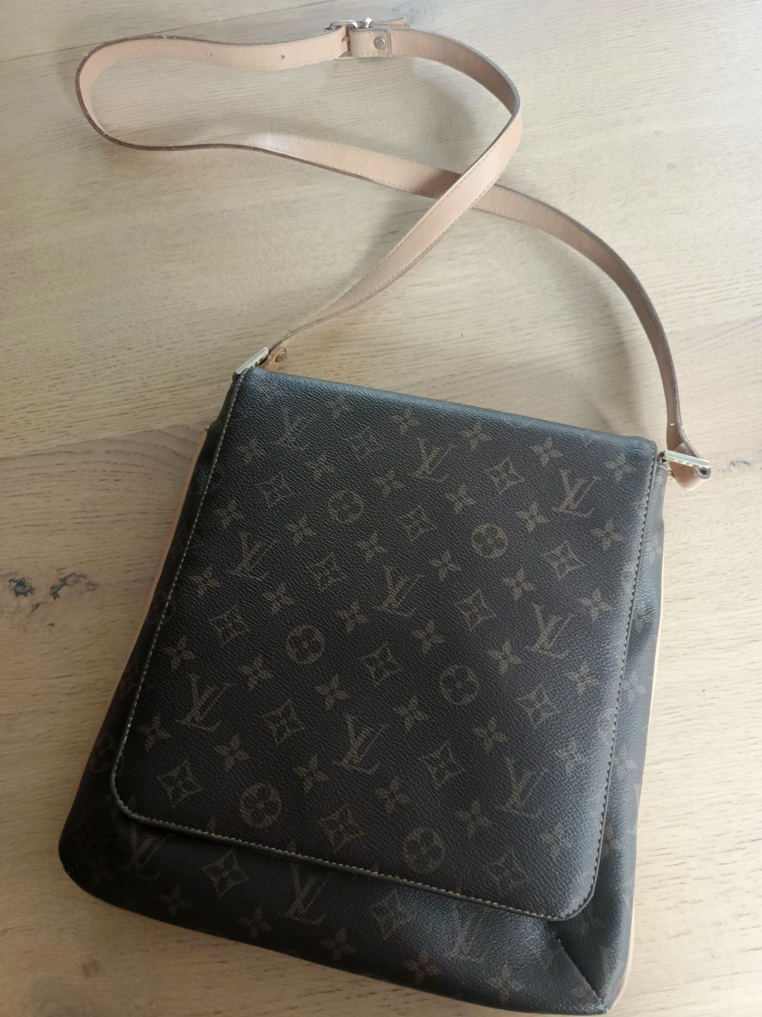 Louis Vuitton lv torba listonoszka skóra
