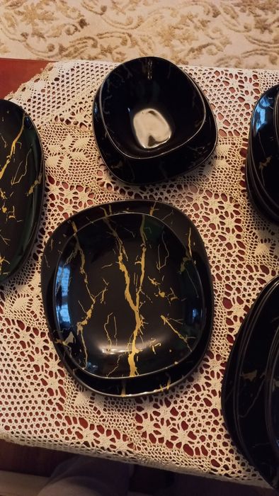 Serwis obiadowy nowy dla 6 osób /25 elementów/czarno-złoty