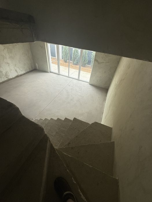 Продаж двухповерхового таунхаусу.