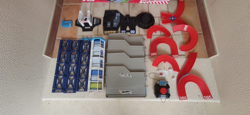 Dickie Toys - Pista de Carrinhos com Estação, Elevador e Garagem  

Va