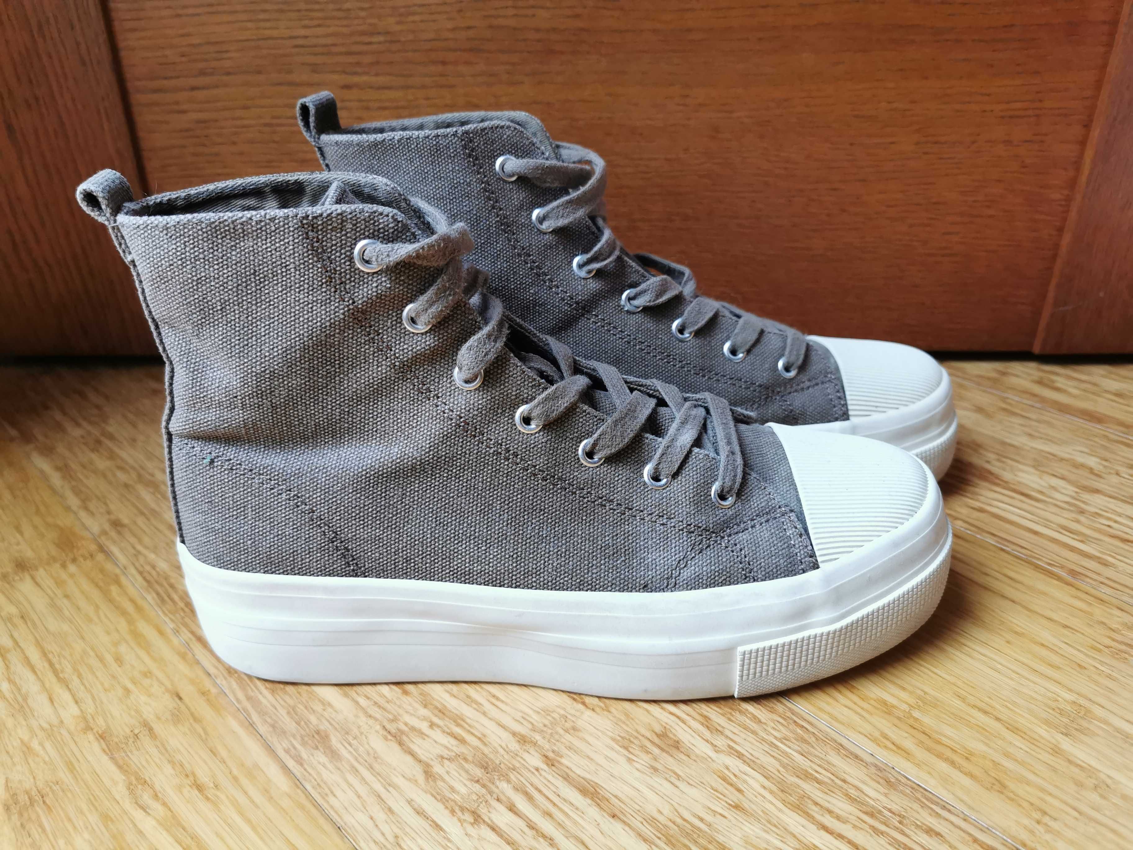 Sneakersy, trampki pull&bear, rozm. 38, beżowe, wysokie podeszwy