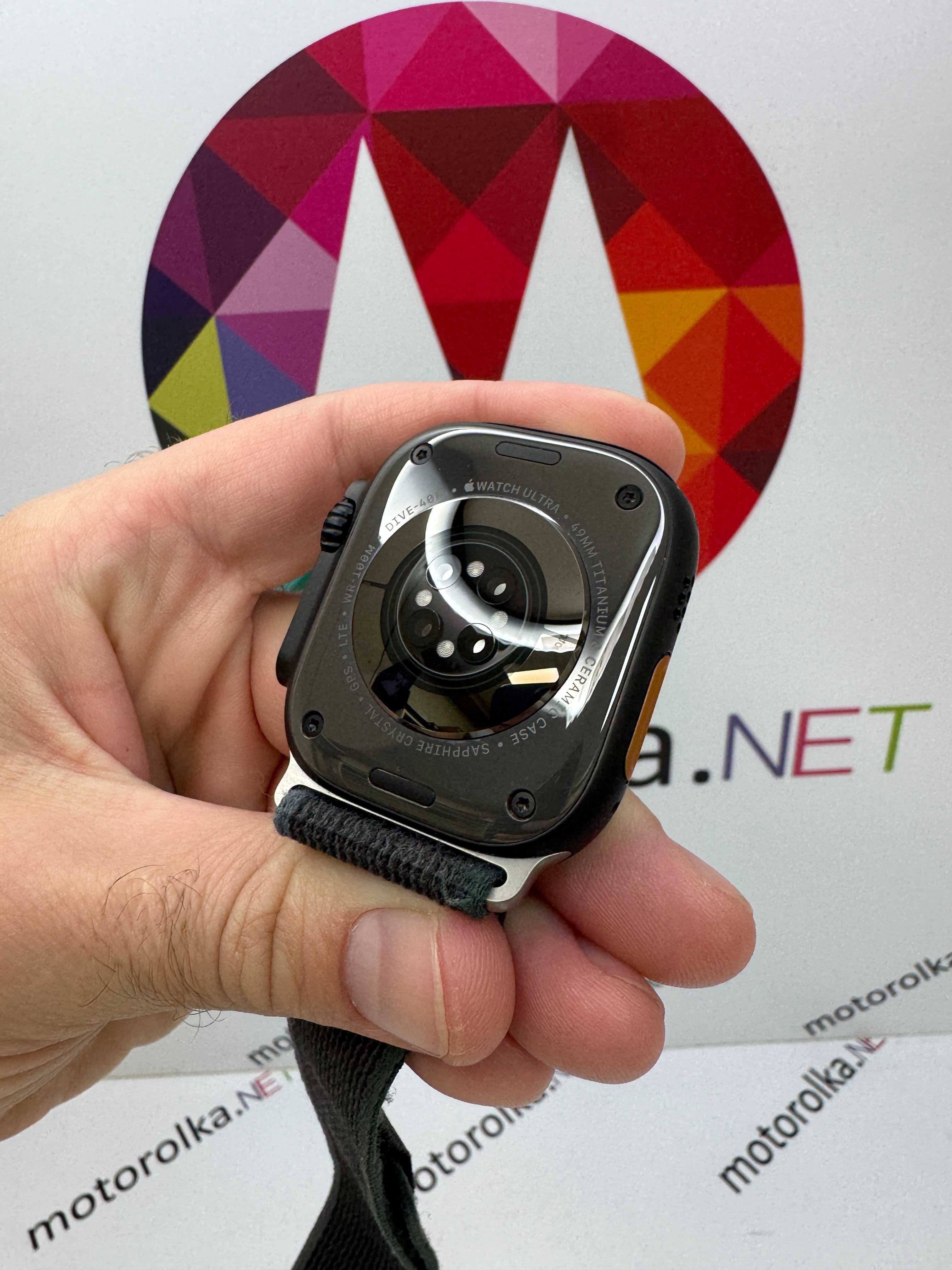 Apple Watch Ultra 2 49mm Black Titanium Case with Black Trail Loop